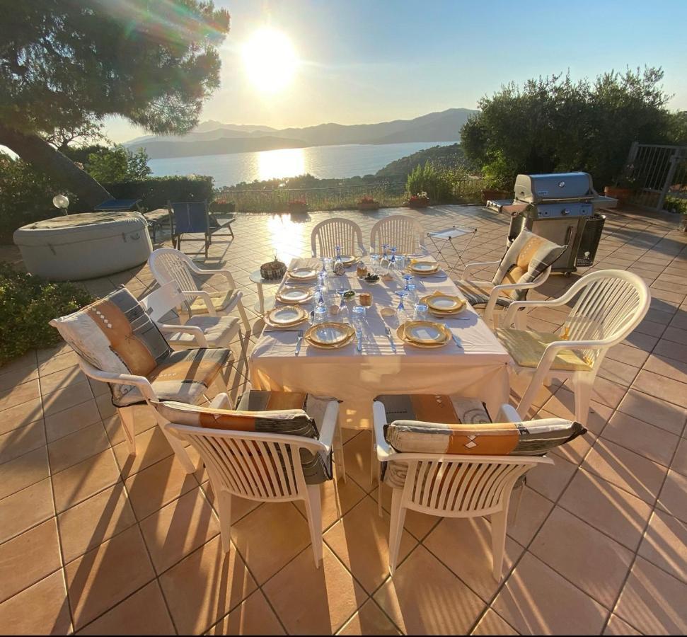 Villa Mit Whirlpool Und Phantastischer Aussicht Capoliveri  Exteriér fotografie